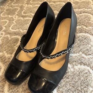 Elegant Black Heels with Chain Detail